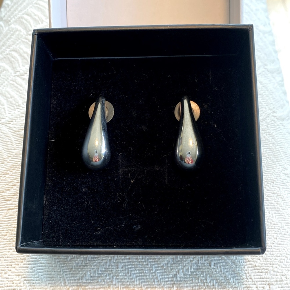 Sterling Silver Teardrop Earrings 1in drop, pierced ears
